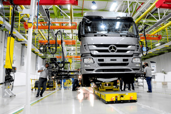 Mercedes Benz - Tech 200 T / Technobrao
